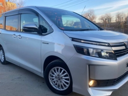 Toyota Voxy 1.8 Hybrid V 2014