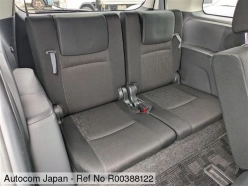 TOYOTA ISIS PLATANA V-SELECTION 2012