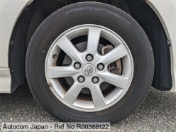 TOYOTA ISIS PLATANA V-SELECTION 2012