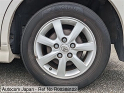 TOYOTA ISIS PLATANA V-SELECTION 2012