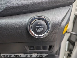 TOYOTA ISIS PLATANA V-SELECTION 2012