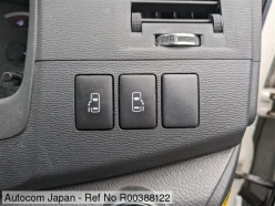 TOYOTA ISIS PLATANA V-SELECTION 2012