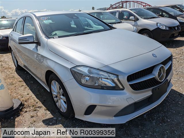 MERCEDES A180 STYLE 2015